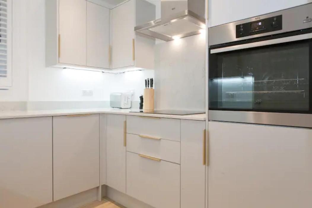 Shoreditch - Immaculate 2 Bedrooms Flat For 6 London